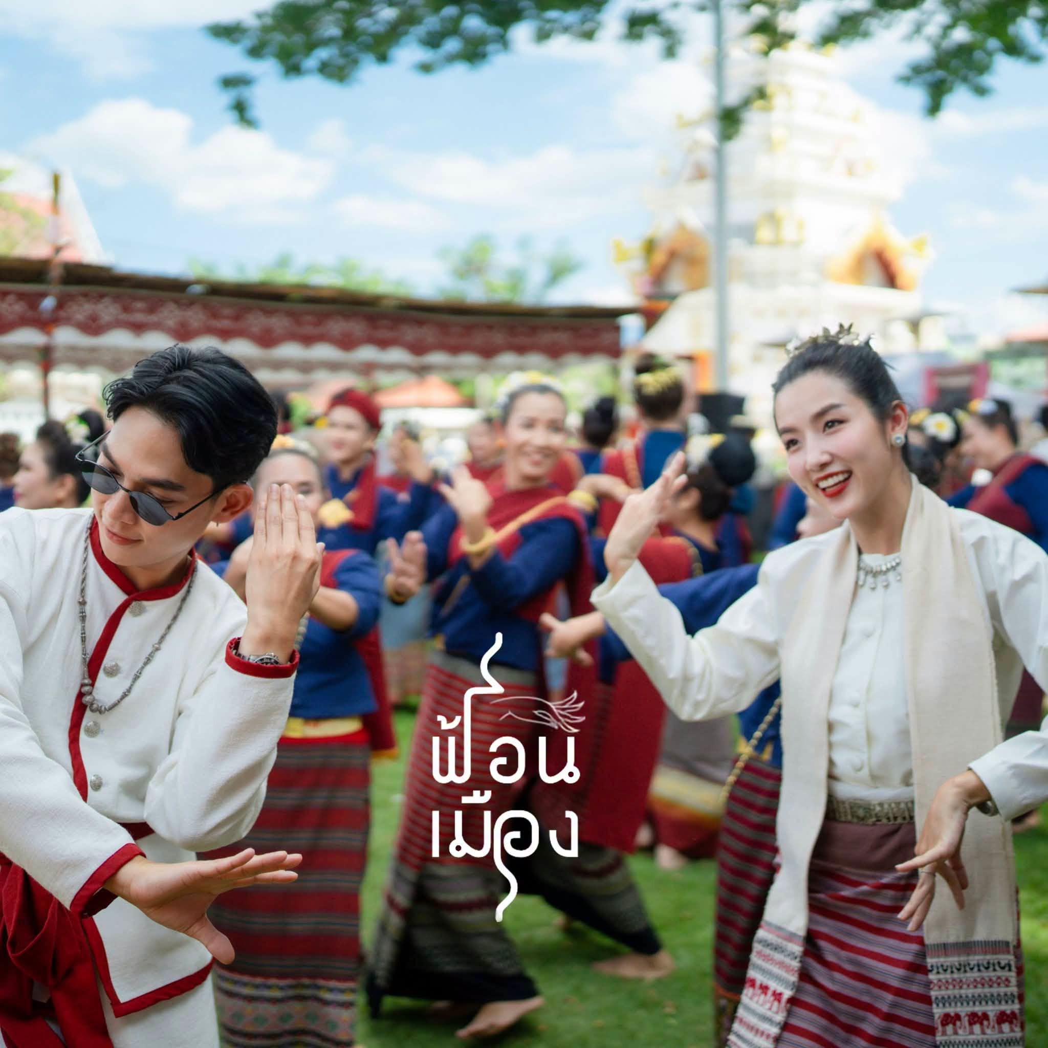 เข้าชมการไหว้ครูฟ้อนเมือง ลงข่วงถวายมือ  ได้ดูการฟ้อนล้านนาของ 8 จังหวัดภาคเหนือ by ตามติดชีวิตผีบ้า