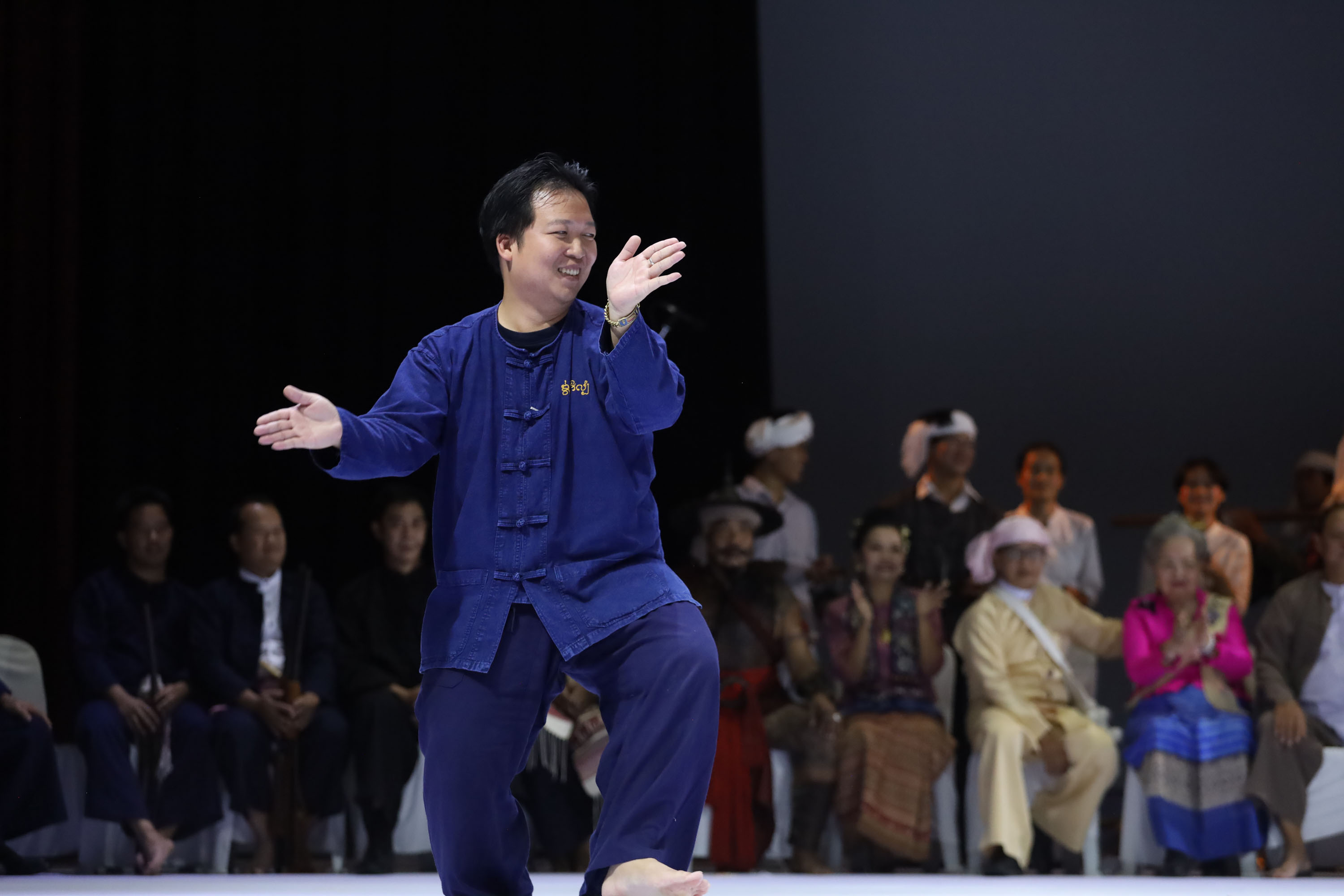 “ฟ้อนเมือง เมืองฟ้อน” กับมุมมองที่เปลี่ยนผ่าน - สิทธิพงษ์ ปาลี