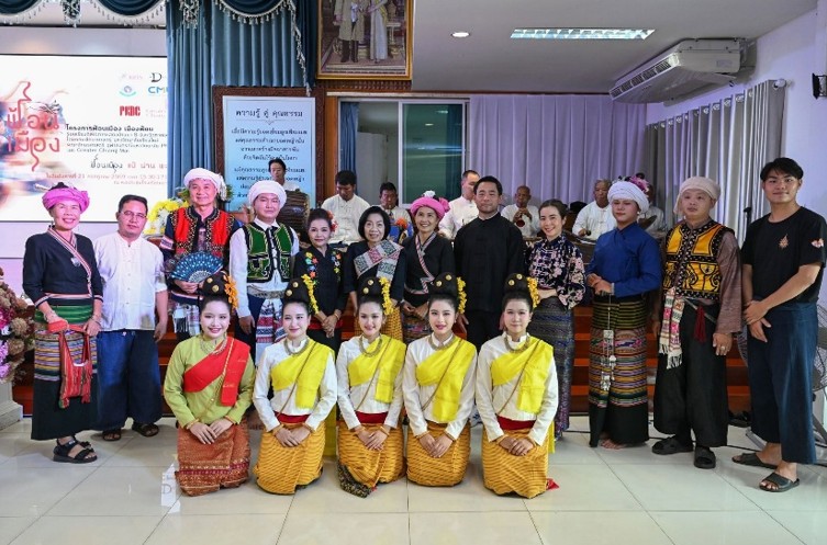 "ฟ้อนเมือง เมืองฟ้อน" โดย คุณพุธแดง ยามะ