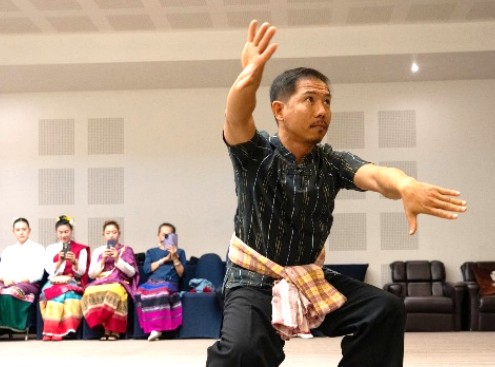 บทความเรื่องฟ้อนเมือง-ฟ้อนปีติแห่งศิษย์ฟ้างาม โดย ปุญญวัฒน์  สันติพิศาล(บุญยิ่ง)